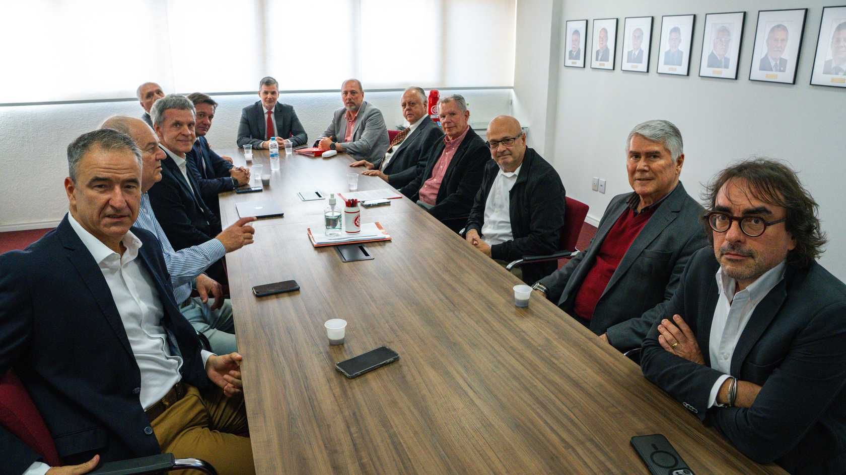 Reunião debate estudo sobre o mercado do futebol