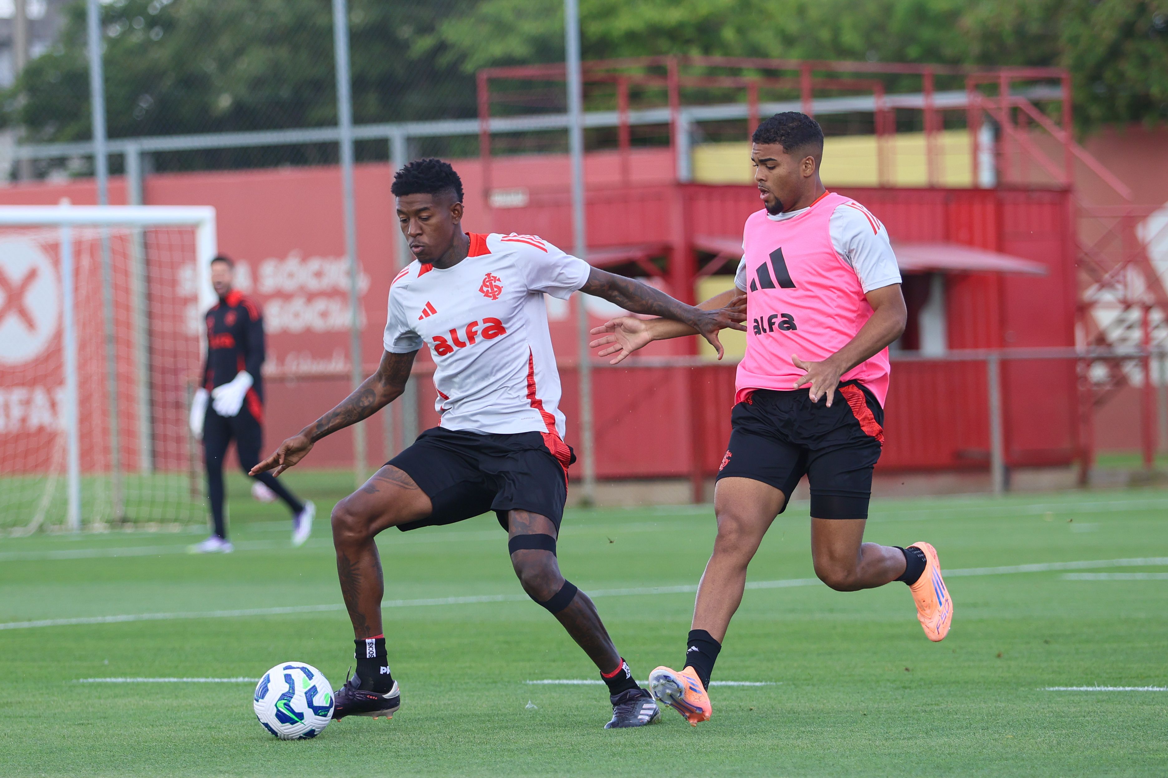 Trabalhos táticos mirando duelo do fim de semana