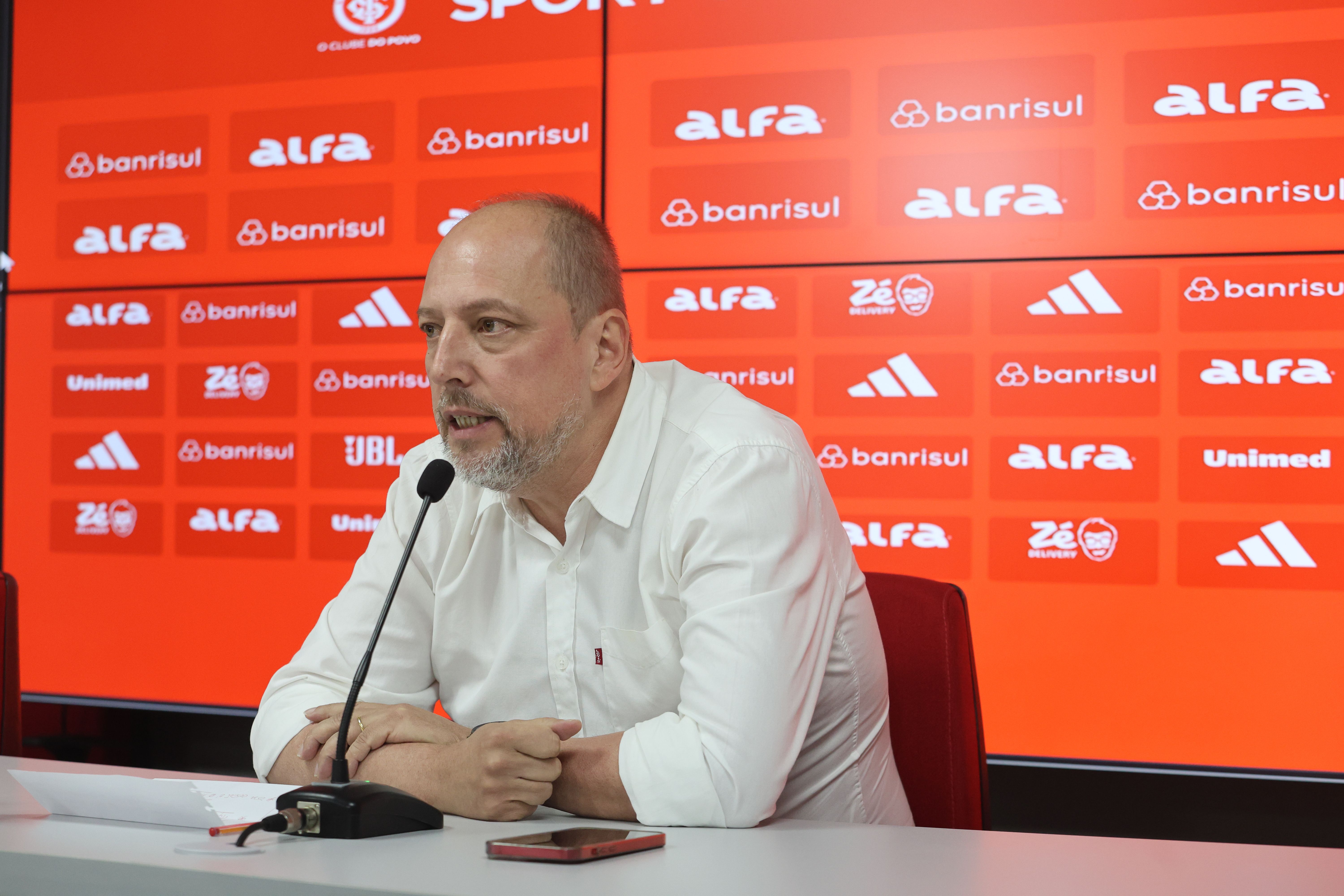 Presidente Alessandro Barcellos concede entrevista no CT Parque Gigante
