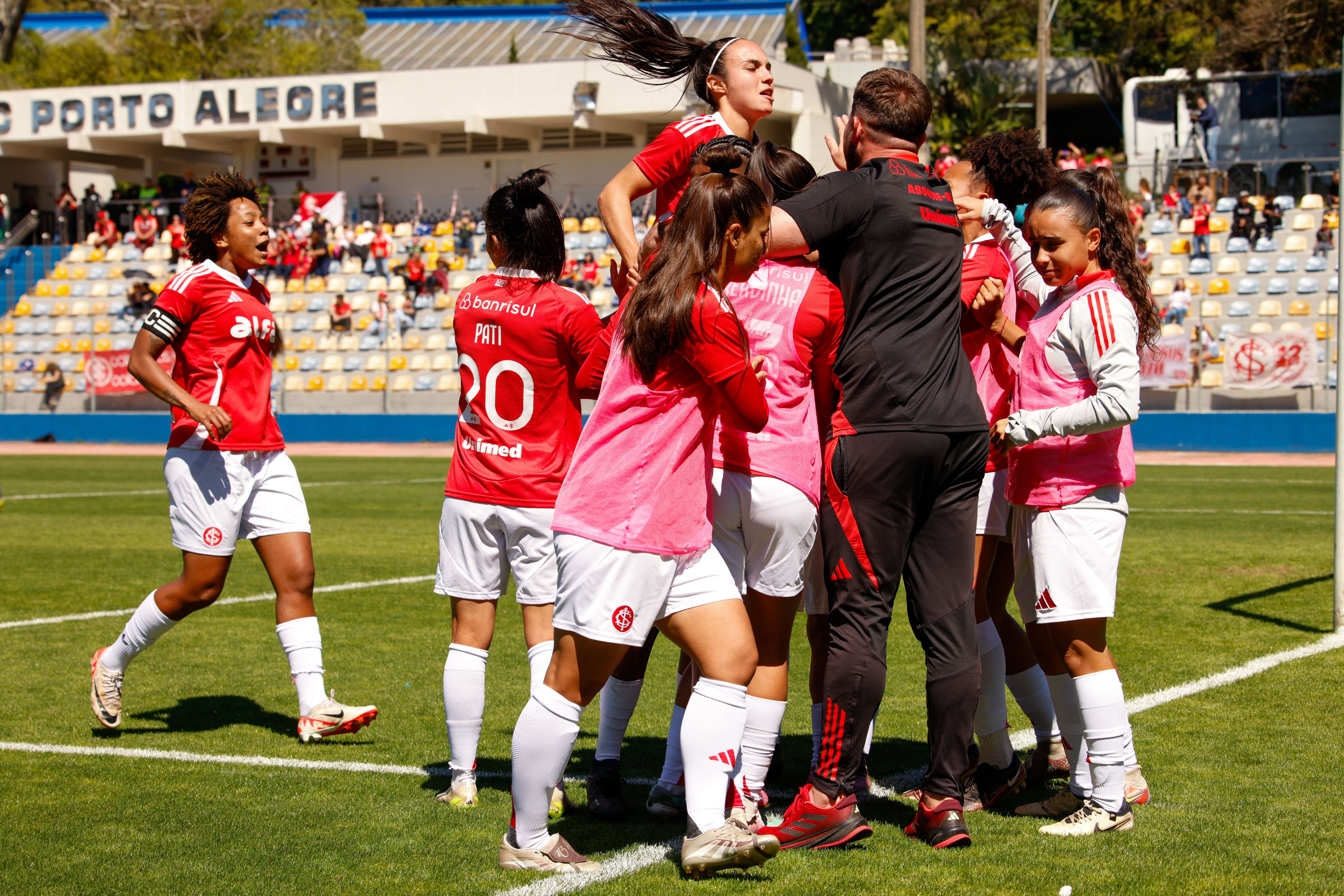 Gurias Coloradas vencem o Gre-Nal e assumem a liderança do Gauchão