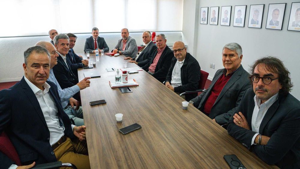 Reunião debate estudo sobre o mercado do futebol