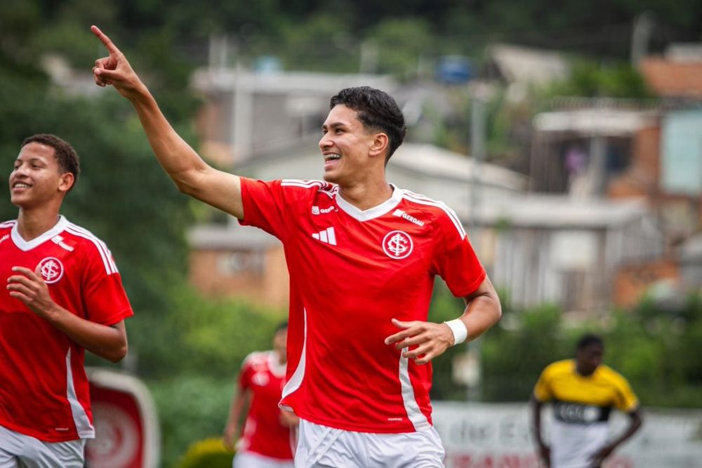 Vitória colorada e campanha invicta na Copa Sul Sub-17