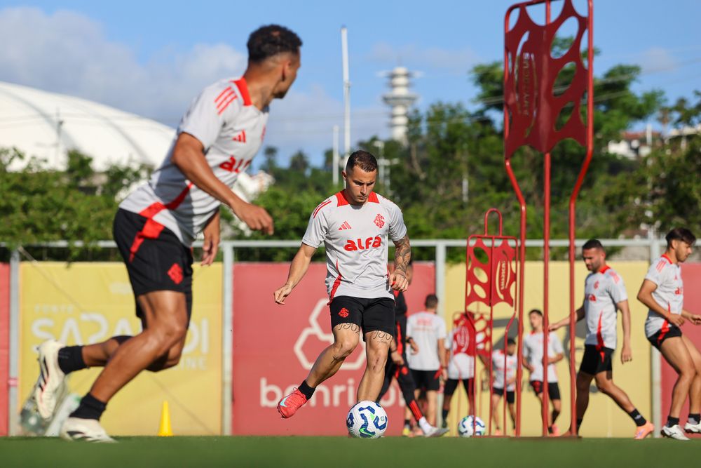Equipe inicia preparação para duelo com Atlético-MG