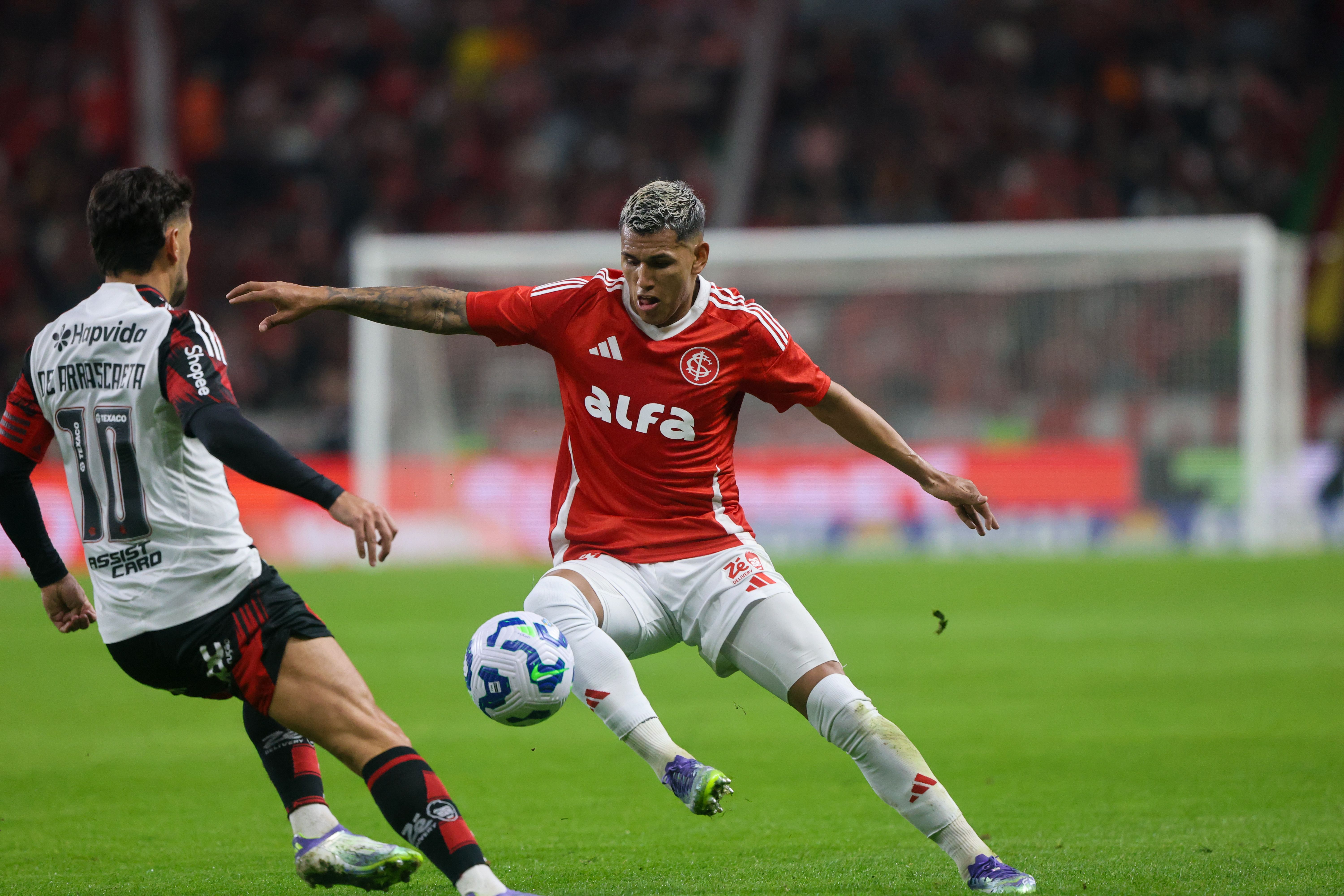 Libertadores: Flamengo encara o Colorado em jogo decisivo rumo ao título
